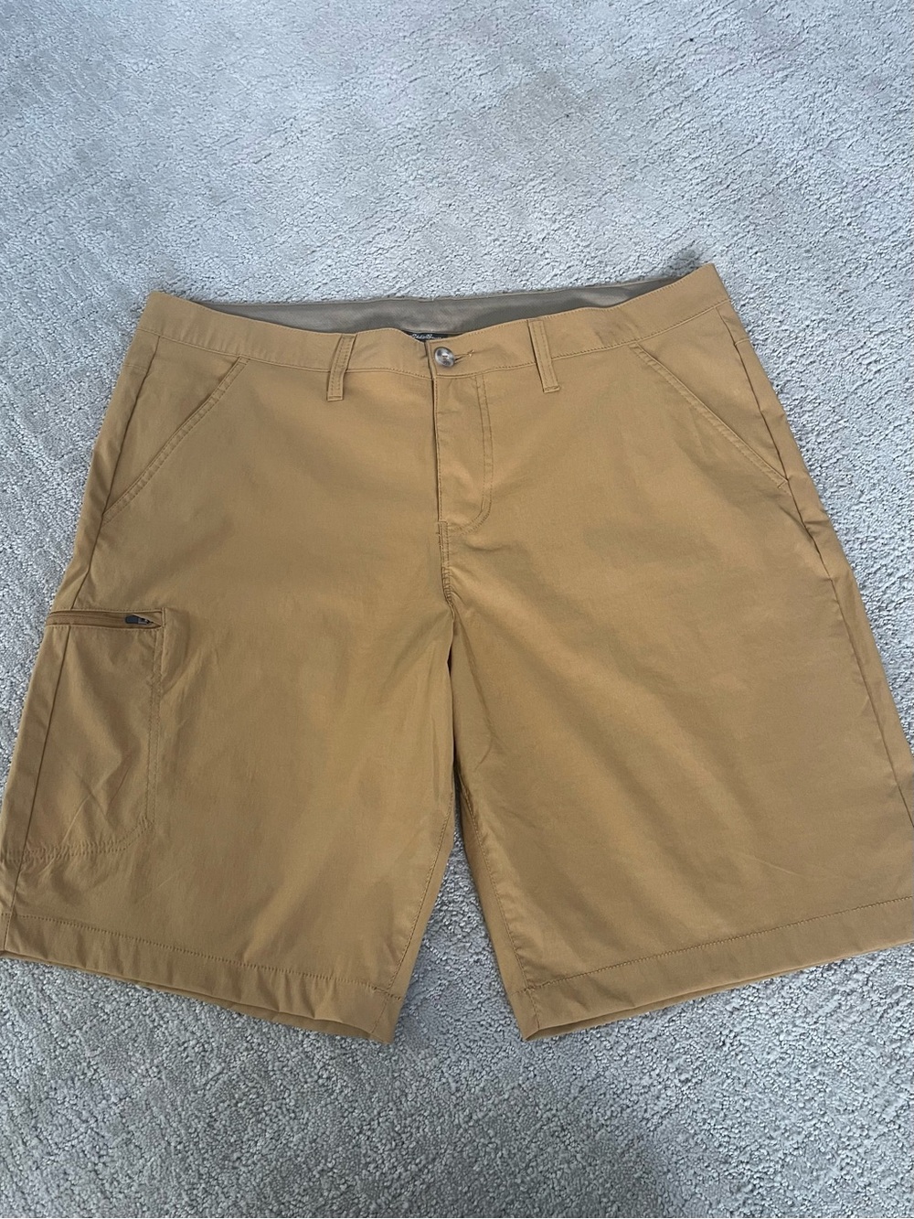 Eddie Bauer Men's Travex Cargo Shorts in Caramel Tan